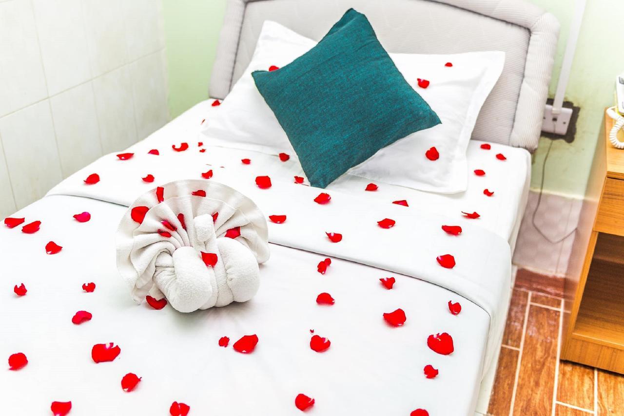 Maykha Hotel Mandalay Bagian luar foto